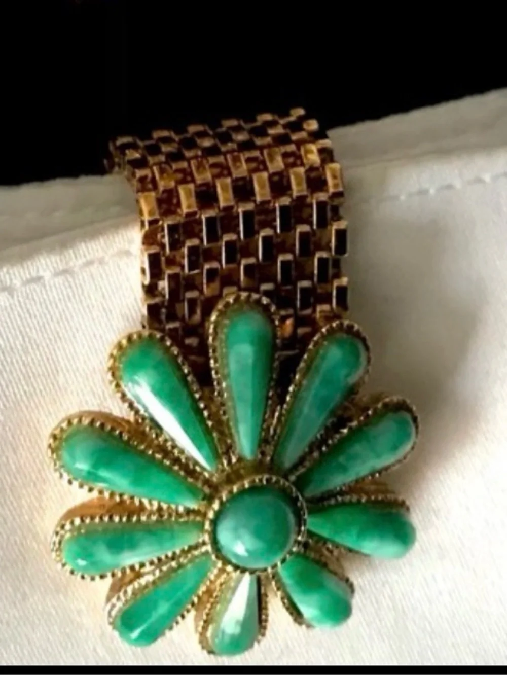 Vintage Green Agate Flower Petal Wrap Around Cuff Links